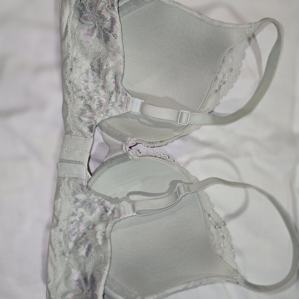 Victoria's Secret Lace Underwire Bra - Light Gray and Soft Pink - Picture 2 of 2